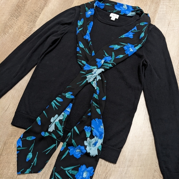 J. Crew Black Sweater Top with Floral Print Scarf Size Small - Picture 3 of 6